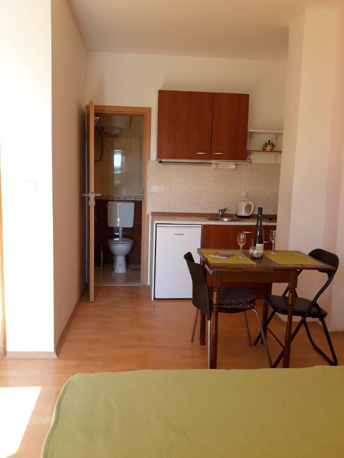 Kljunak Apartment *